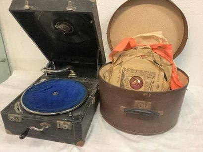 Phonographe «His Master’s Voice» fonctionnel...