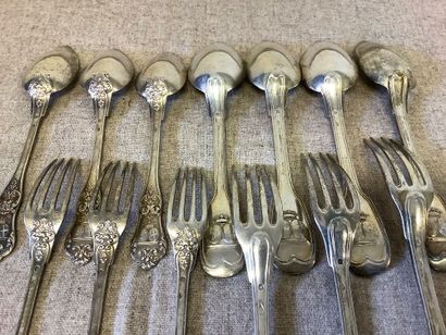 Argent: Lot de couverts dépareillés en argent...
