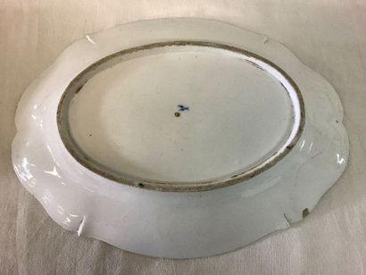 lot d'un beurrier et d'un plat de service...