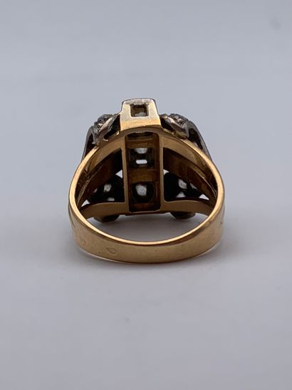 Bague tank en or 750 millièmes centrée de...
