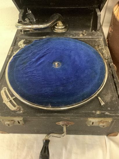Phonographe «His Master’s Voice» fonctionnel...