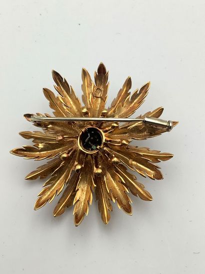 Broche figurant une fleur en or jaune 750...