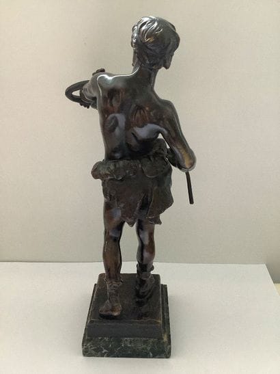 Statuette en bronze sur socle marbre «FASCINATOR»...