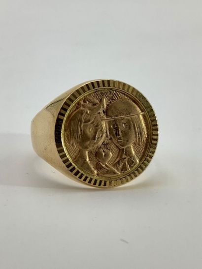 Bague chevalière en or jaune 750 millièmes...