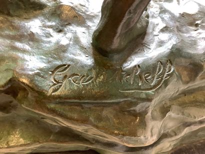 Très beau bronze à patine verte sur socle...