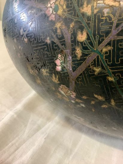 Grand cache pot cloisonné style asiatique,...