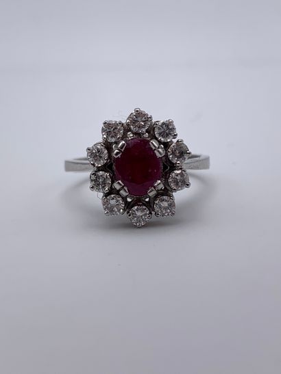 Bague marguerite en or gris 750 millièmes...