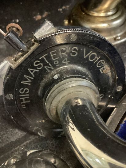 Phonographe «His Master’s Voice» fonctionnel...