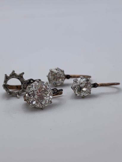 Paire de boucles d’oreilles en or 750 millièmes...