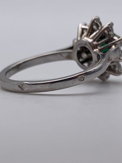Bague en or gris 750 millièmes, centrée d...