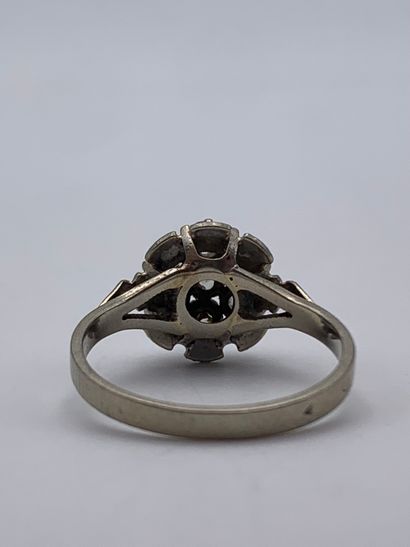 Bague en or gris 750 millièmes, centré d...