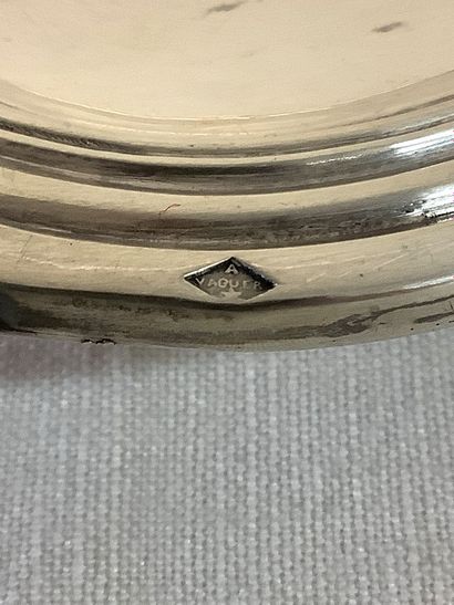 Un plat de service en argent poinçon minerve,...