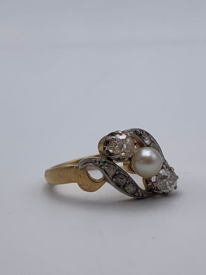 Bague trilogie en or 750 millièmes ornée...