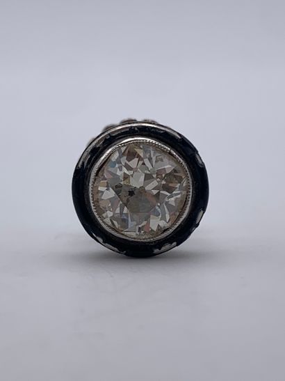 Une boucle d oreille en argent 800 millièmes...