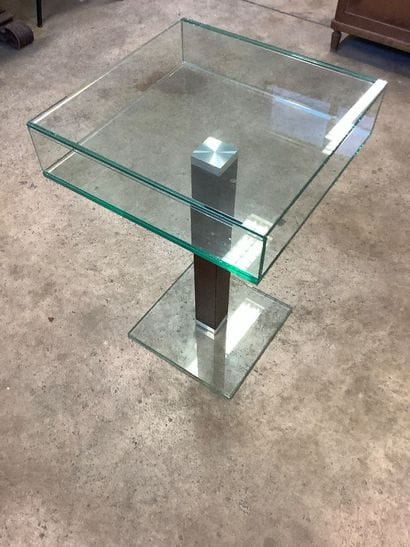 Very fine designer pedestal table in the...