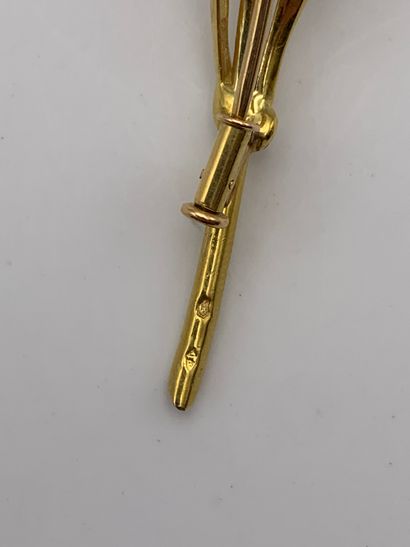 Broche floral en or jaune 750 millièmes centrée...