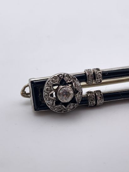 Broche barrette en platine ornée d onyx (fêles)...