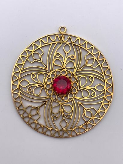 Pendentif en or jaune 585 millièmes figurant...