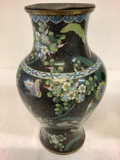 Lot de 2 vases cloisonnés style asiatique,...