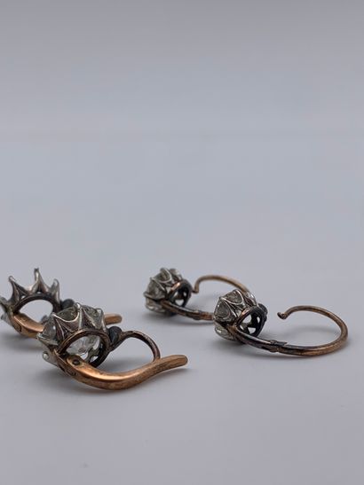 Paire de boucles d’oreilles en or 750 millièmes...