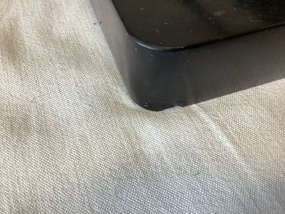 Très beau bronze à patine verte sur socle...