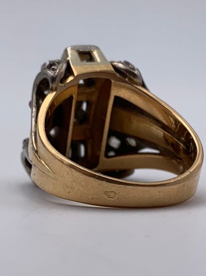 Bague tank en or 750 millièmes centrée de...