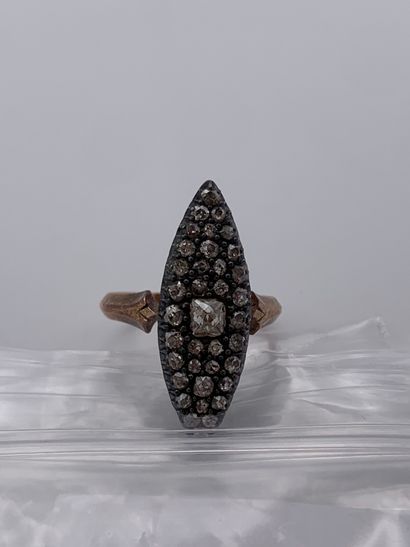 Bague marquise en or 750 millièmes et argent...