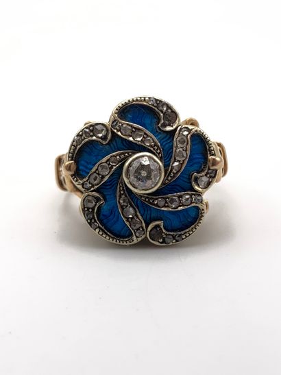 Bague en or 750 millièmes et probablement...