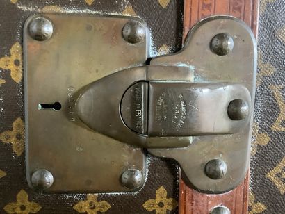 LOUIS VUITTON-Malle cabine en toile monogramme...