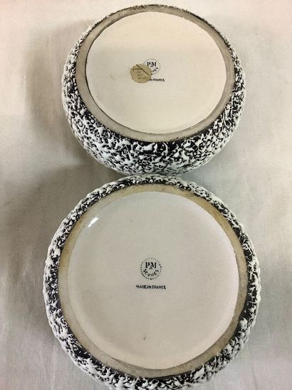 Sèvre: Ensemble de deux bonbonnières, céramique...