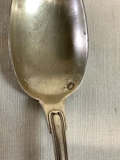 Argent: ensemble d’un pince à sucre et d’une...