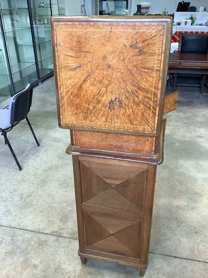 Pathé phonograph cabinet, the mechanism is...