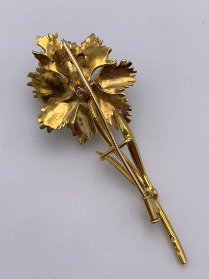 Broche floral en or jaune 750 millièmes centrée...