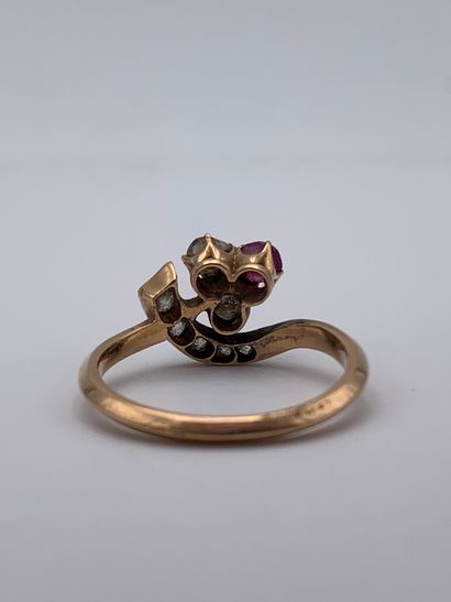 Bague en or rose 750 millièmes ornée de deux...