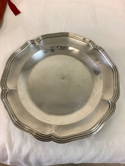 Un plat de service en argent poinçon minerve,...