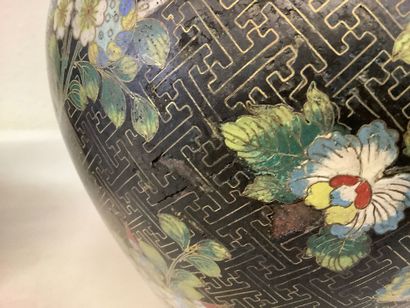 Lot de 2 vases cloisonnés style asiatique,...
