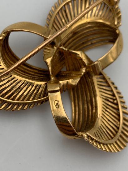Broche en or jaune 750 millièmes et platine...