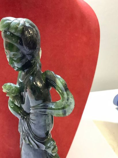 Coffret d’une dame de compagnie en pierre...