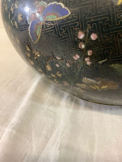 Grand cache pot cloisonné style asiatique,...