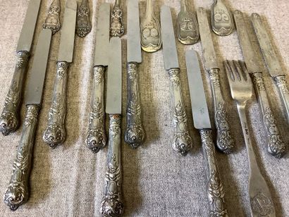 Argent: Lot de couverts dépareillés en argent...