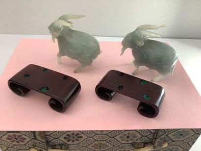 Ensemble de deux sujets «Boucs» en pierre...