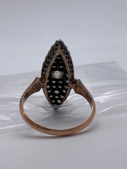 Bague marquise en or 750 millièmes et argent...