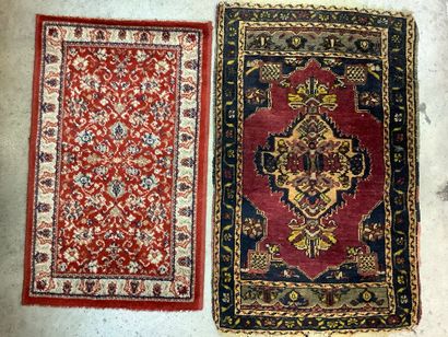 Small wool rug, handmade (Turkey?), worn,...