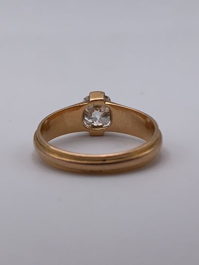 Bague solitaire en or rose 750 millièmes...