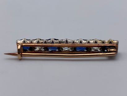 Broche barrette en or 750 millièmes, rythmée...