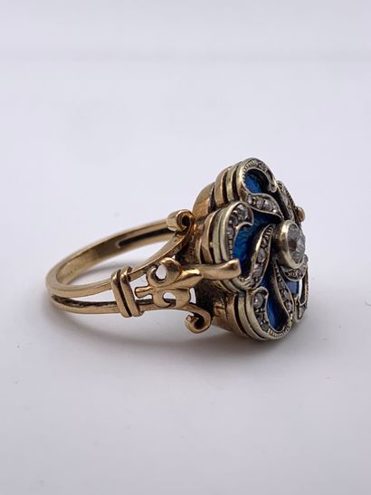 Bague en or 750 millièmes et probablement...