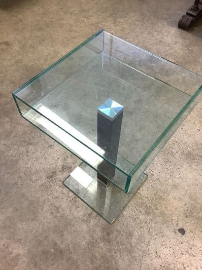 Very fine designer pedestal table in the...