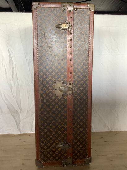 LOUIS VUITTON-Malle cabine en toile monogramme...
