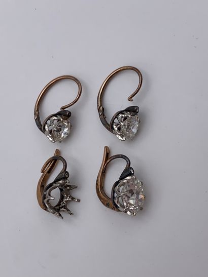 Paire de boucles d’oreilles en or 750 millièmes...