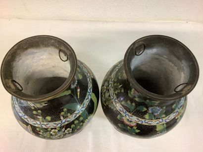 Lot de 2 vases cloisonnés style asiatique,...